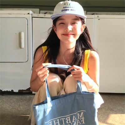 月亮在江边流淌